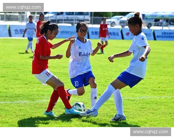 围绕儿童足球联赛探索青少年运动成长与社区活力新模式全面发展路径